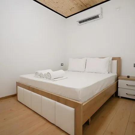 Ora Apartment *